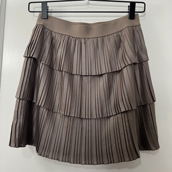 BCBG Maxazria Women's Zana Tiered Spanish Moss Taupe Mini Pull On Skirt Size XXS - Picture 2 of 10